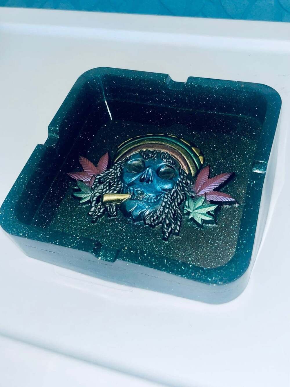 Handmade Colorful Rasta Skull Resin AshTray - Picture 3 of 11
